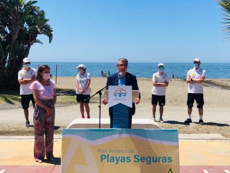 La Junta destina 58 auxiliares y más de 70.000 euros para el plan de Playas Seguras en Rincón de la Victoria