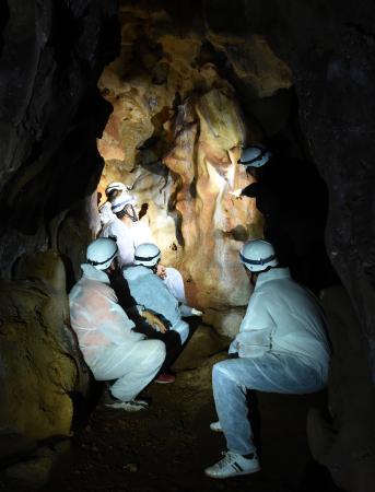 El equipo de científicos del proyecto de gestión de La Cueva de la Victoria realiza la primera expedición piloto para hacerla visitable