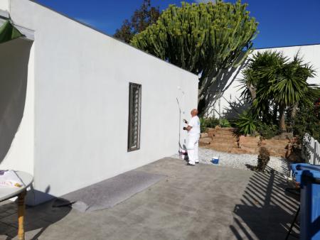 El área de Bienestar Social en coordinación con Servicios Operativos inicia trabajos de pintura anti-vírica en las instalaciones de ASALBEZ