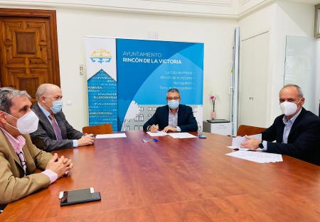 El Ayuntamiento de Rincón de la Victoria contrata las obras del nuevo Plan de Asfaltado Municipal que asciende a 215.503 euros para la mejora de infraestructuras del municipio