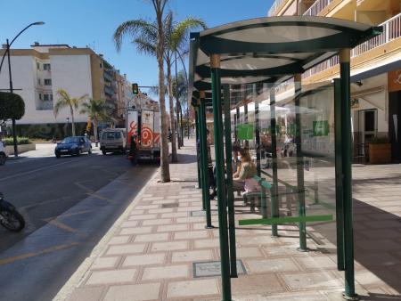 El Área de Seguridad Ciudadana contrata los trabajos de mejora de señalización vial en las paradas de autobús del municipio