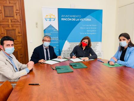 El Ayuntamiento de Rincón de la Victoria firma el convenio de cesión de los terrenos con la Junta de Andalucía para la construcción del nuevo instituto de La Cala del Moral de 360 plazas