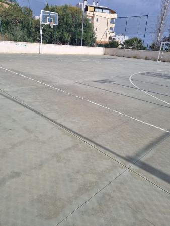 La Concejalía de Deportes de Rincón de la Victoria renovará el pavimento de la pista multideportiva Los Almendros