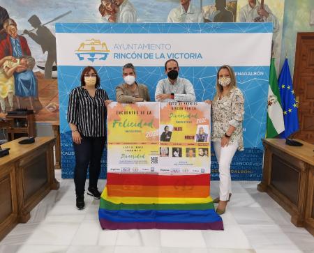 Rincón de la Victoria celebra una Gala de Premios por la Diversidad con las actuaciones en directo de Falete y Merche con motivo del Día del Orgullo LGBTI+