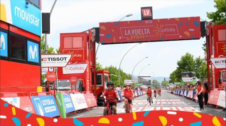 Rincón de la Victoria acoge el Aula Ciclista Cofidis en el marco de la Vuelta Ciclista a España que pasará este año por el municipio
