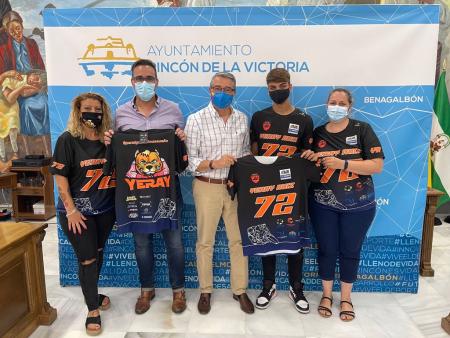 El Ayuntamiento de Rincón de la Victoria refuerza su compromiso con el joven piloto Yeray Ruiz