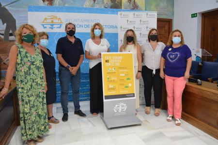 Rincón de la Victoria y AECC ponen en marcha la campaña de prevención solar y buenos hábitos en el litoral del municipio