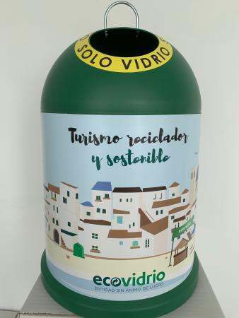 Rincón de la Victoria se une a la campaña `Movimiento Banderas Verdes´ para promover el reciclaje de envases de vidrio en el municipio