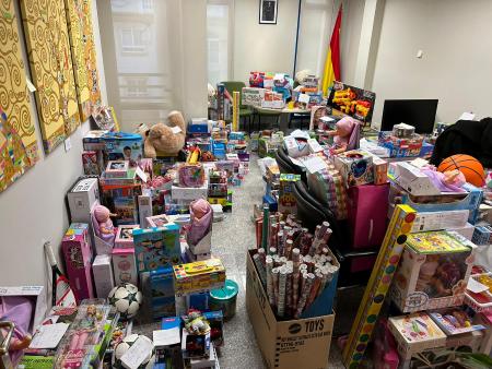 El Área de Bienestar Social de Rincón de la Victoria entrega los juguetes nuevos a las familias con menos recursos del municipio