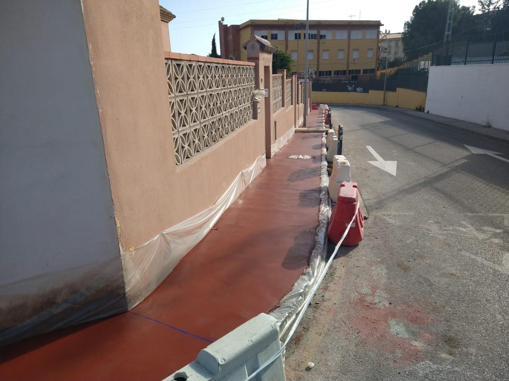 Imagen El Ayuntamiento de Rincón de la Victoria finaliza las obras de mejoras de movilidad y acerado en un tramo de calle Malvaloca que garantizan una mayor seguridad peatonal