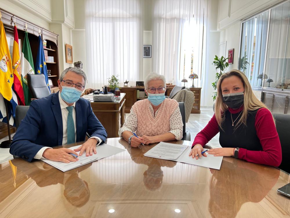 Imagen El Ayuntamiento de Rincón de la Victoria renueva el convenio de colaboración con el Economato Social con una inversión de 300.000 euros