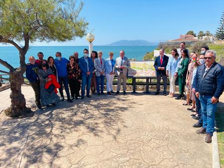 Salado destaca la simbiosis necesaria entre los municipios de la costa e interior de Málaga en la inauguración de la Plaza Mirador Gaucín