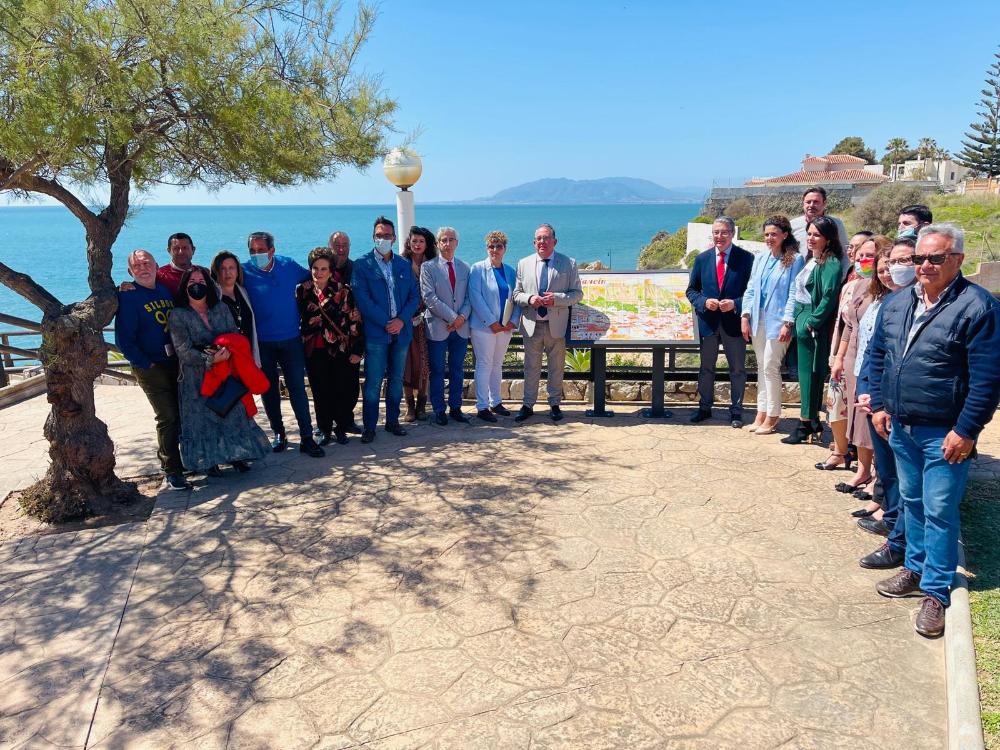 Imagen Salado destaca la simbiosis necesaria entre los municipios de la costa e interior de Málaga en la inauguración de la Plaza Mirador Gaucín