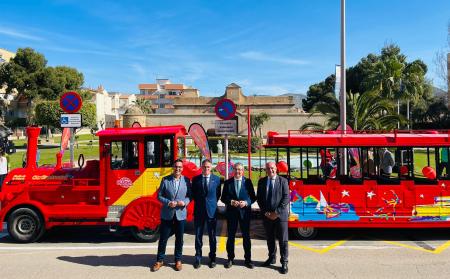 El nuevo tren turístico de Rincón de la Victoria recorre desde hoy los enclaves más emblemáticos de la ciudad