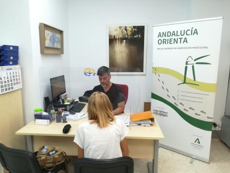 Rincón de la Victoria reanuda el servicio ‘Andalucía Orienta’ para personas desempleadas