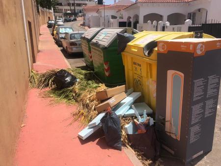 La Policía Local de Rincón de la Victoria desarrolla una campaña de vigilancia y control de residuos de enseres y podas en la vía pública