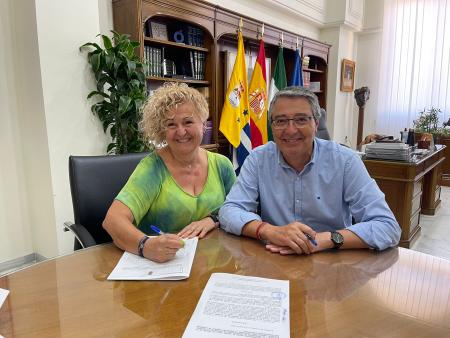 El Ayuntamiento de Rincón de la Victoria firma un convenio de colaboración con AMIRAX para la inserción laboral de personas con discapacidad intelectual