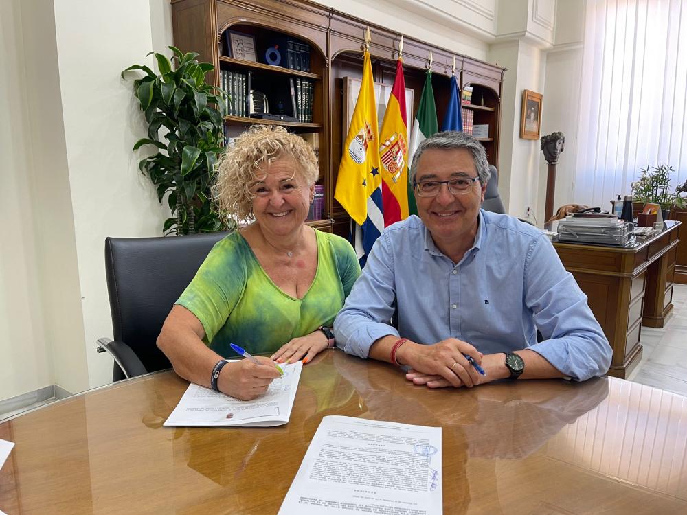 Imagen El Ayuntamiento de Rincón de la Victoria firma un convenio de colaboración con AMIRAX para la inserción laboral de personas con discapacidad intelectual