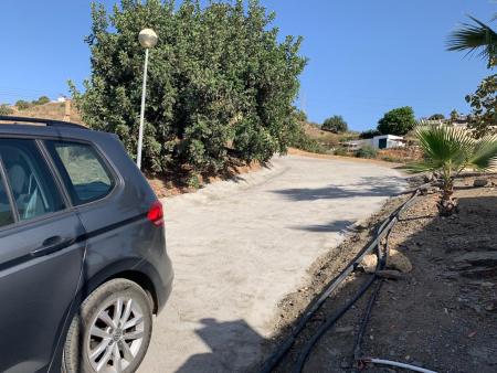 El Ayuntamiento de Rincón de la Victoria ejecuta obras de pavimentación en el Carril de Chimeneas de una inversión de 23.565 euros