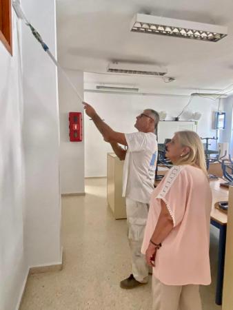 El Ayuntamiento de Rincón de la Victoria acomete más de una treintena de actuaciones de mejora en los centros escolares del municipio antes del inicio del curso