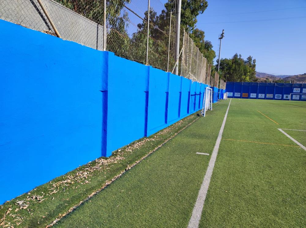 Imagen El Ayuntamiento completa las actuaciones de mejoras en los campos de fútbol municipales de Rincón de la Victoria y La Cala del Moral