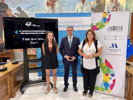Rincón de la Victoria presenta el Campus de programación 42 Málaga para formar en los perfiles más demandados por el mercado laboral