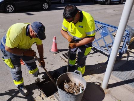 El Ayuntamiento acomete una campaña de refuerzo de limpieza para la mejora del sistema de drenaje de la red de pluviales del municipio
