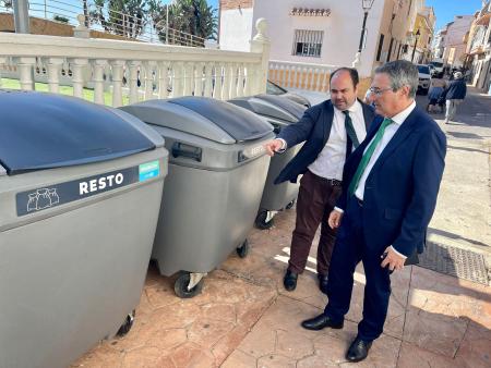 El Ayuntamiento de Rincón de la Victoria inicia la implantación de sus nuevos contenedores más sostenibles y funcionales