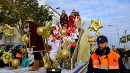 Rincón de la Victoria celebra la Cabalgata de los Reyes Magos más social de su historia incorporando tramos inclusivos y una carroza `SugarFree´