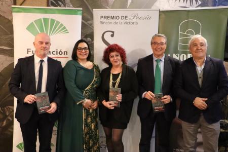 Rincón de la Victoria entrega el XXIX Premio de Poesía In Memoriam Salvador Rueda a la onubense Ana Vega por `La geisha despintada´