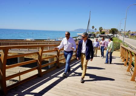 Rincón de la Victoria abre un nuevo tramo de Senda Litoral que hace accesible la conexión con Vélez-Málaga