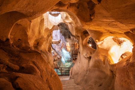 La Cueva del Tesoro de Rincón de la Victoria aumenta un 31,5% el número de visitas durante el primer semestre del año
