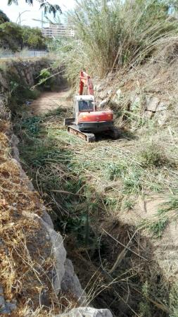 Rincón de la Victoria adjudica la limpieza, desbroce de arroyos y mantenimiento de zonas y parcelas municipales