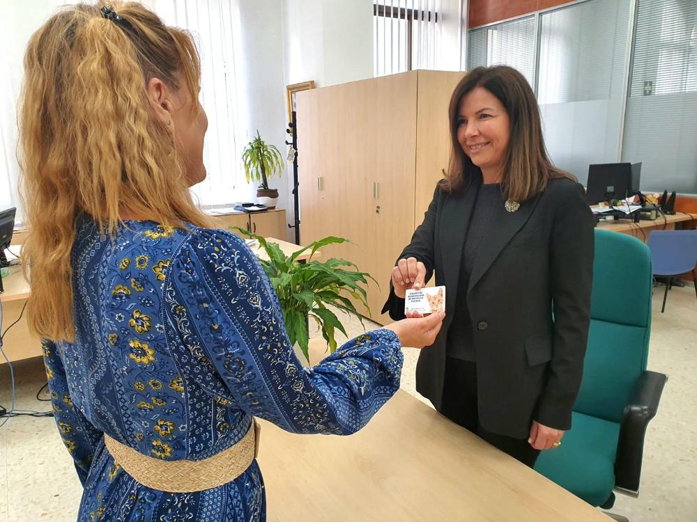 Imagen La Concejalía de Sanidad y Consumo entrega los primeros carnets de alimentadores de colonias felinas en el municipio