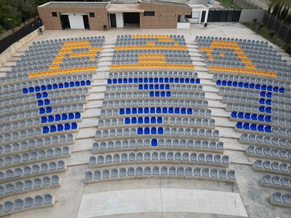 Imagen El Ayuntamiento de Rincón de la Victoria instala 1.042 asientos con respaldo en el Auditorio Municipal