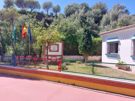 El Ayuntamiento de Rincón de la Victoria invierte 12.345 euros en nuevas mejoras de los centros educativos Tierno Galván y Laza Palacio