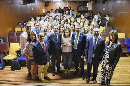 Salado destaca “la labor del IES Bezmiliana por despertar el interés científico en su alumnado” en el marco del XVI Encuentro de Ciencias