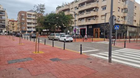El Ayuntamiento de Rincón de la Victoria mejora la zona comercial del casco urbano de la localidad tras las obras de peatonalización y accesibilidad