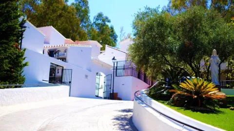 Entrada del cementerio de La Cala del Moral