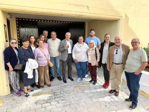 Alcalde junto a concejales y hermandad Nuestra Señora del Carmen