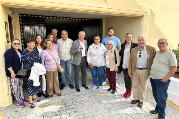 Alcalde junto a concejales y hermandad Nuestra Señora del Carmen