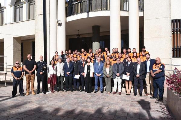 Salados y otros miembros del Ayto junto a los voluntarios de Protección Civil