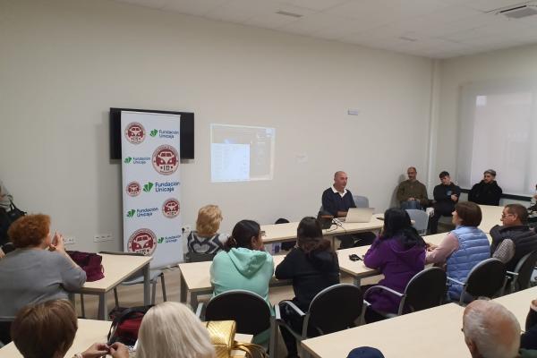 La Escuela Nómada de Fotografía f/22 inicia a jóvenes y mayores de Rincón de la Victoria en la educación fotográfica