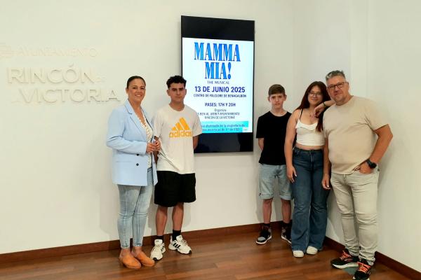 El alumnado del IES Ben Al Jatib lleva al escenario del Centro de Folclore de Benagalbón el musical Mamma Mia