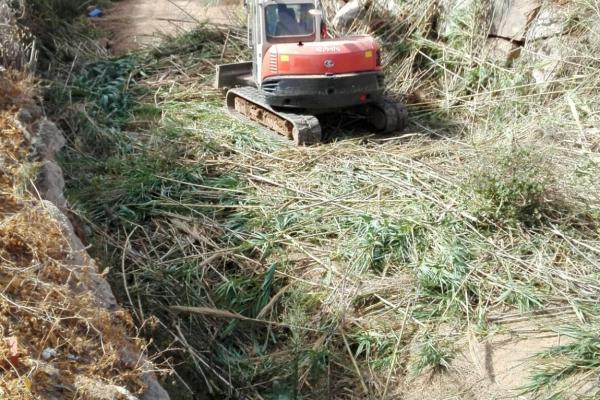 Rincón de la Victoria adjudica la limpieza, desbroce de arroyos y mantenimiento de zonas y parcelas municipales